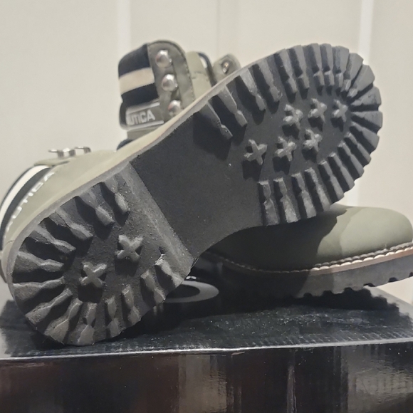 Nautica Green Lace Up Boots with Rugged Sole - Picture 2 of 4
